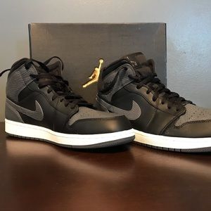 Air Jordan 1 Mid U.S size 12 Shadow
